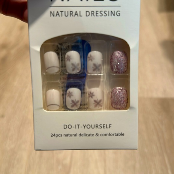 Mauve Glitter Snowflake Winter Press On Nail Kit NEW 🏷️ - Picture 3 of 3